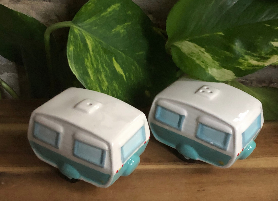 Salz & Pfefferstreuer Set - Wohnwagen Keramik