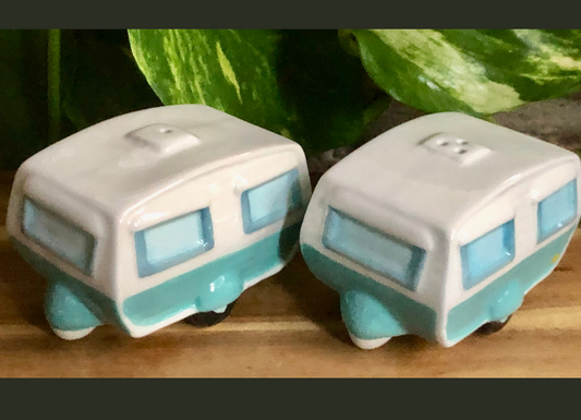 Salz & Pfefferstreuer Set - Wohnwagen Keramik